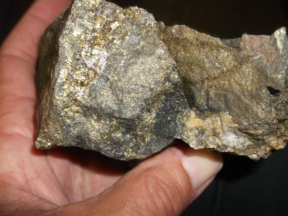 Gold, silver, copper, 686 grams samples ,ore high grade .