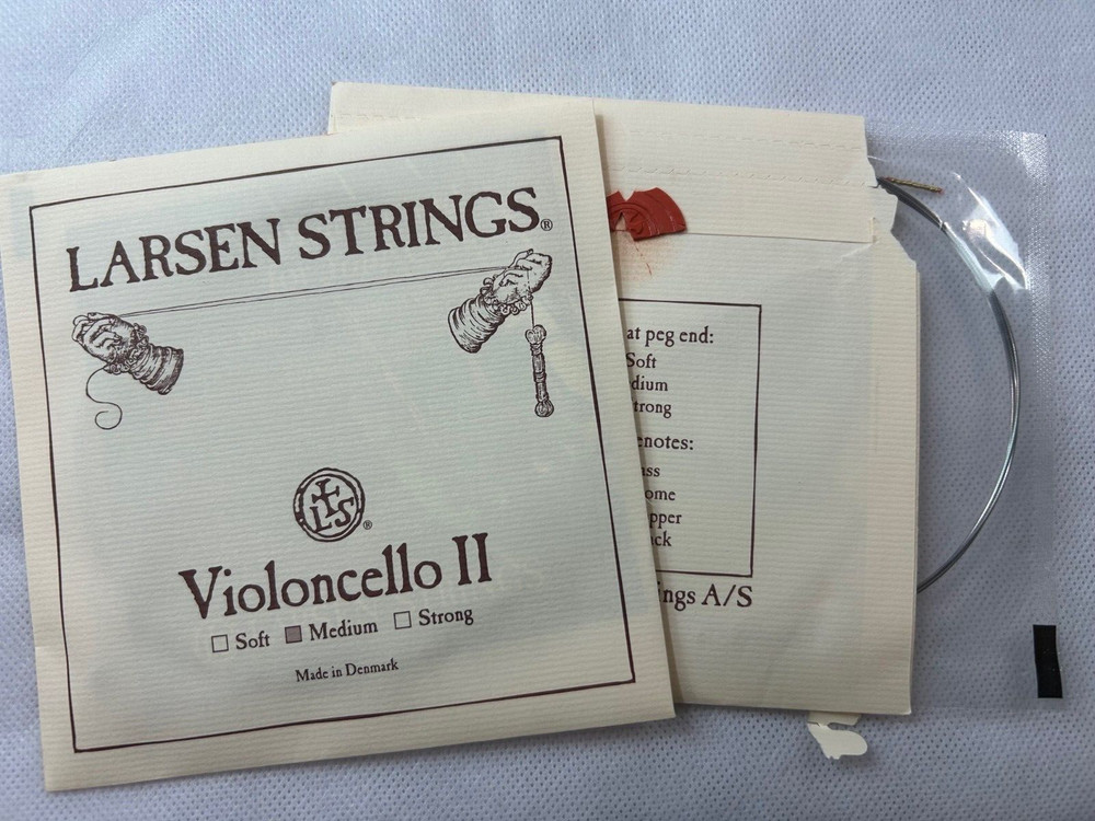 Larsen cello Strings 4/4  Regular A and D