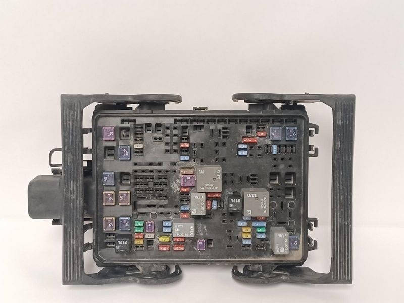 2014-2017 Chevy Silverado 1500 Engine Fuse Box Assembly OEM