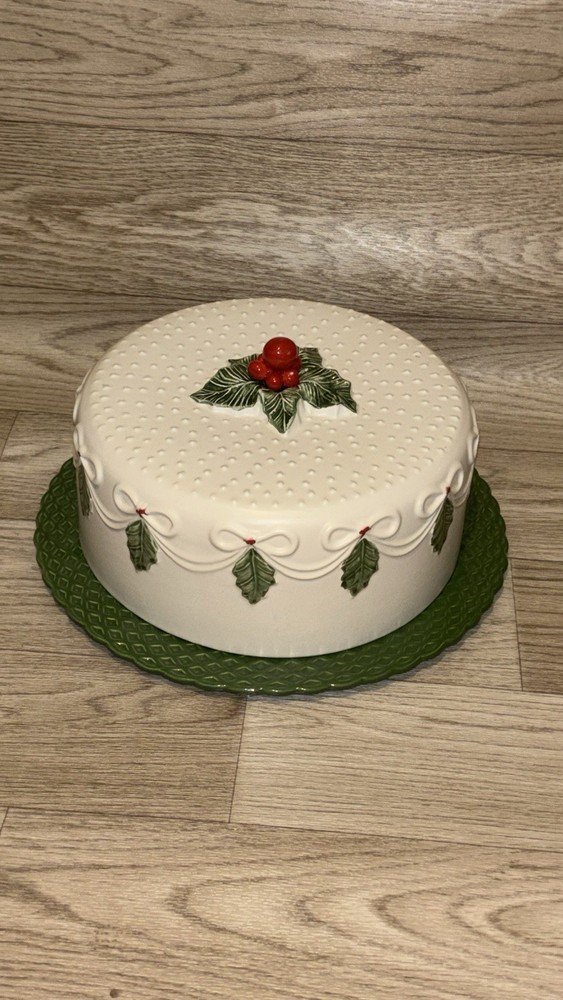 Holly Berry Vanilla Cake Stand