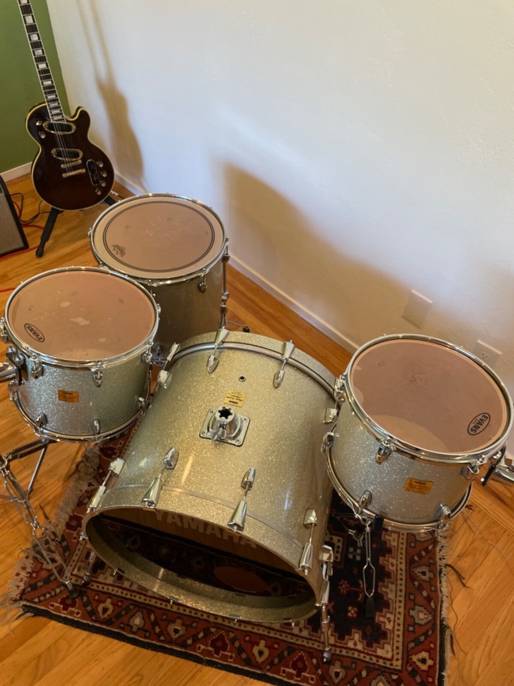 Yamaha Maple Custom Absolute Silver Sparkle Kit