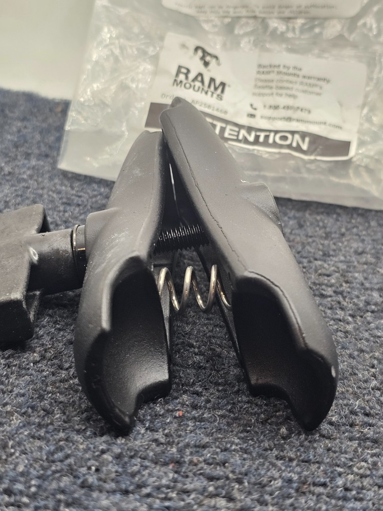 RAM Mounts RAM-201U C-Size Double-Socket Arm Black