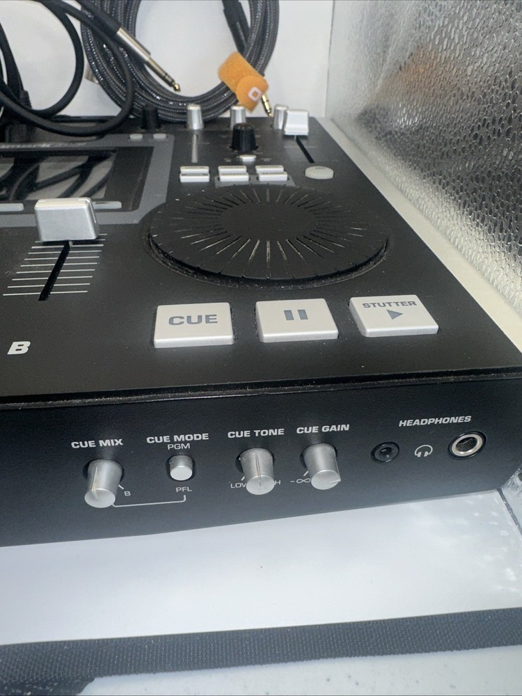 Numark iDJ2 DJ Mixing Console Compatible with iPod Mobile DJ System - TESTED