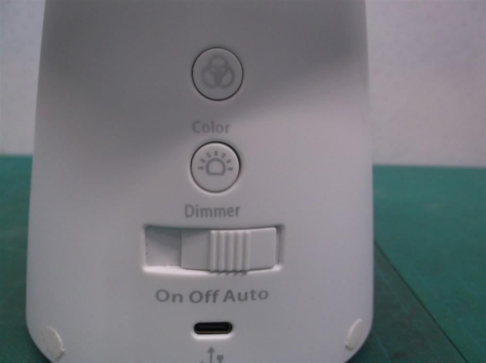 Dual powered color change led light battery/usb