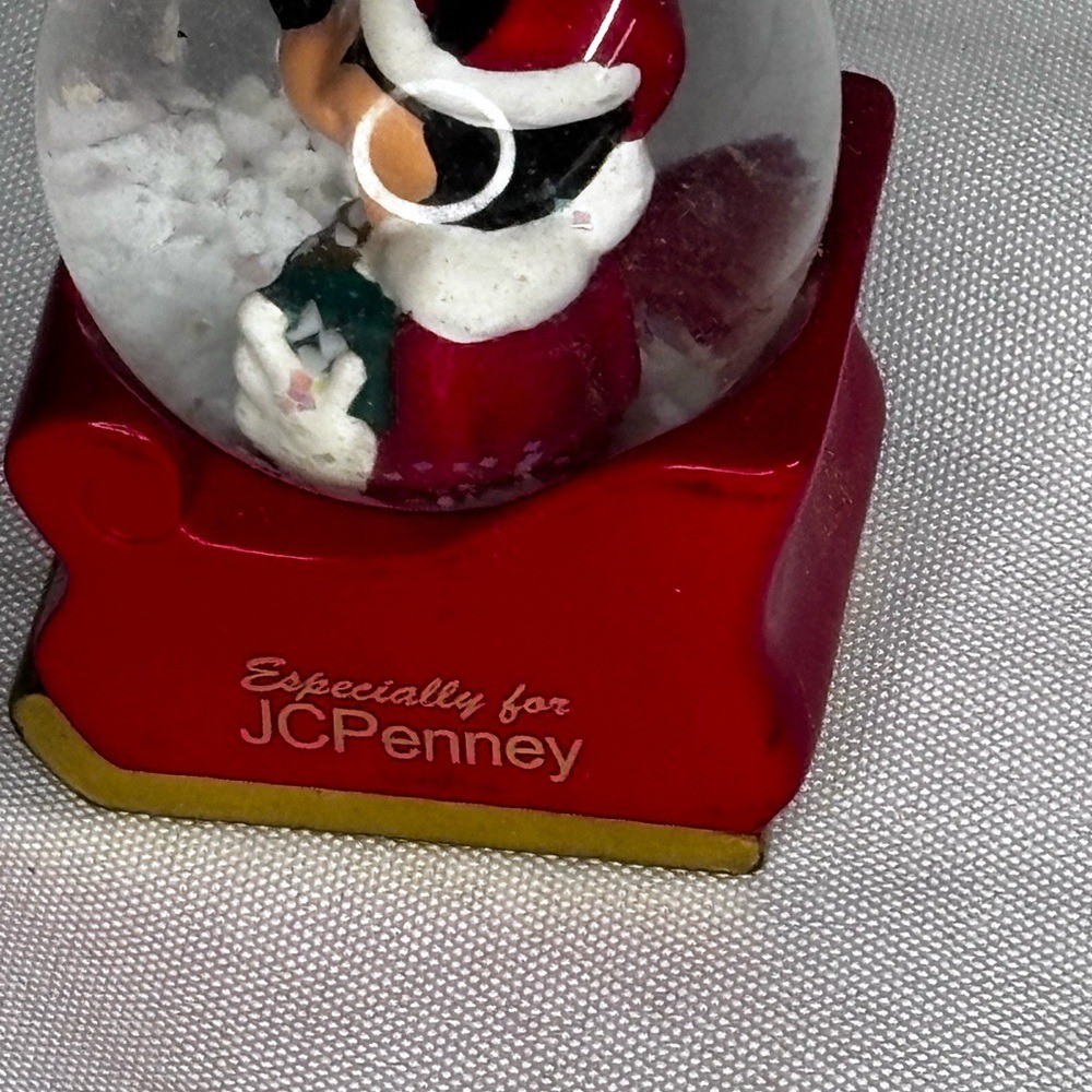 Disney Mickey Mouse Festive Snow Globe