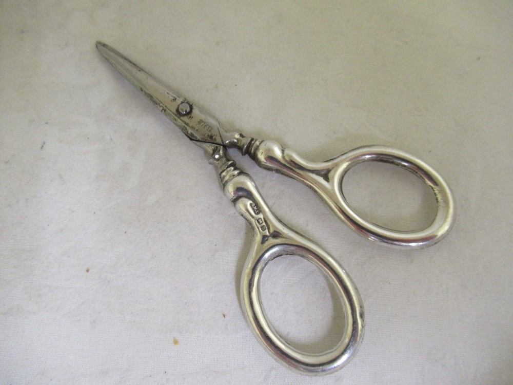 Solid Silver - Small - MANICURE SCISSORS - Hallmarked:- Birmingham 1919