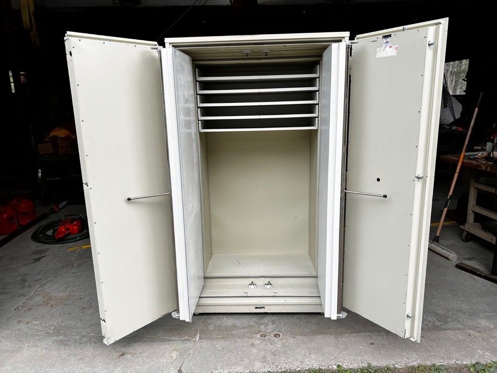 Schwab fireguard media safe model 4068CTS