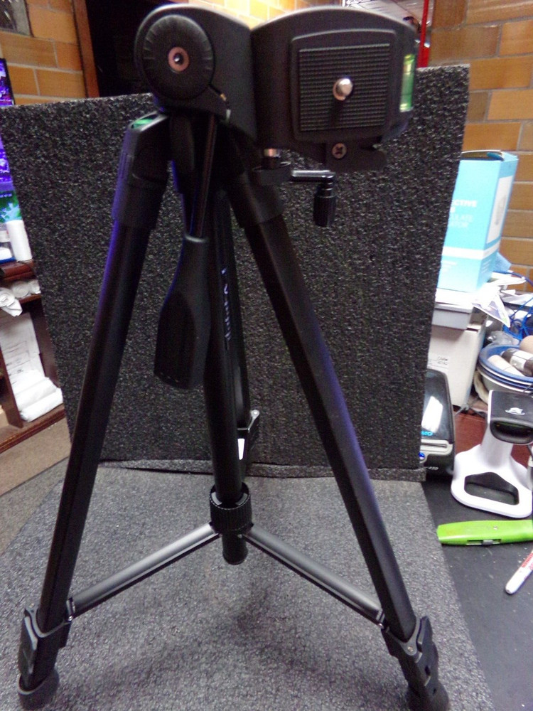 BOSCH BT150 Tripod: Compact, Flat Head, Aluminum, (C)