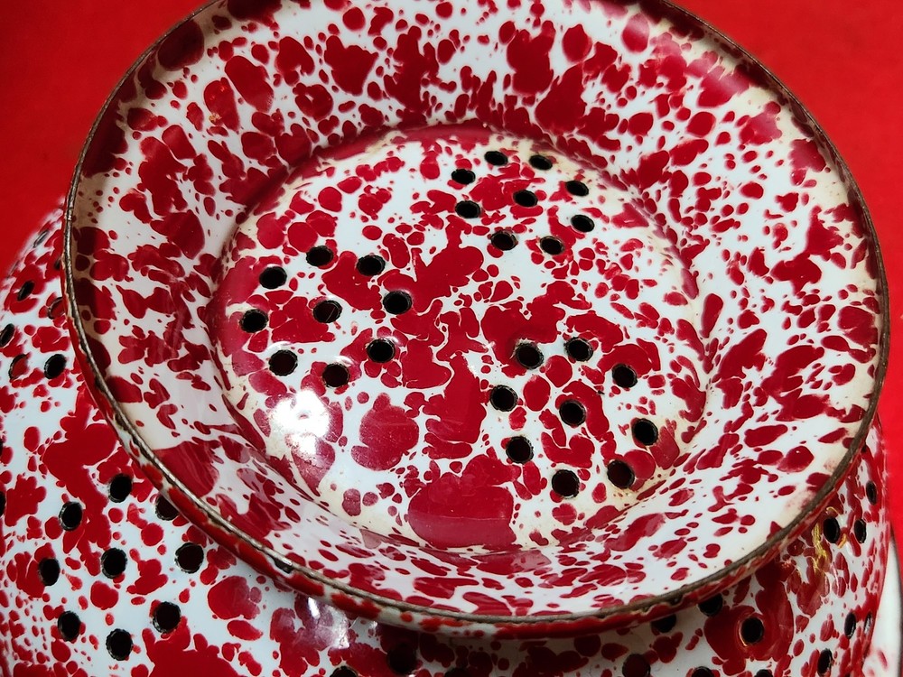 Crow Canyon Home Enamelware Colander Spatter ware red & white 41w6