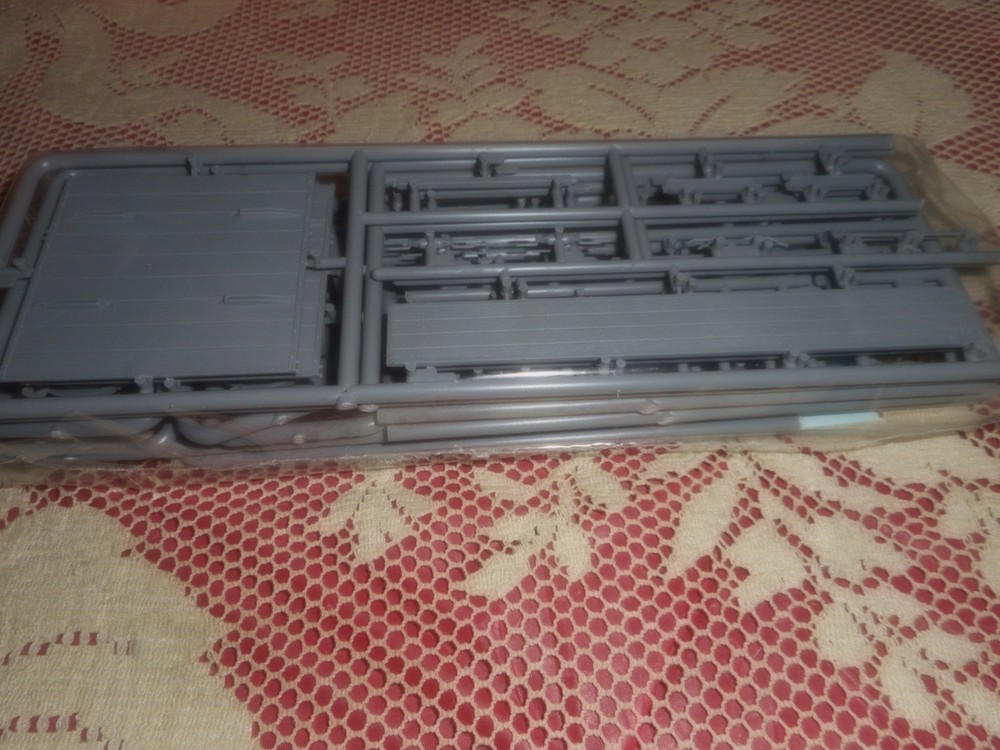 MINIART 38043, 1/35 CARGO TRAILER PLASTIC MODEL KIT