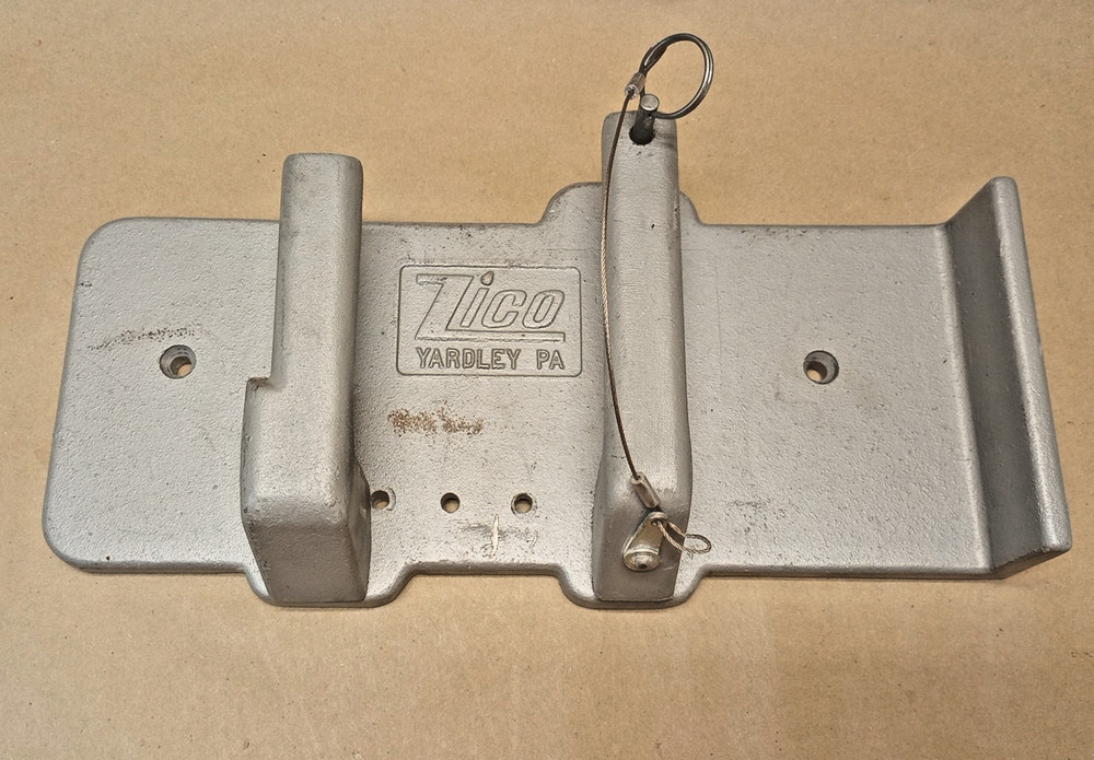 Zico Flat and Pick Head Axe Wall Mount Bracket  Fire Fighting