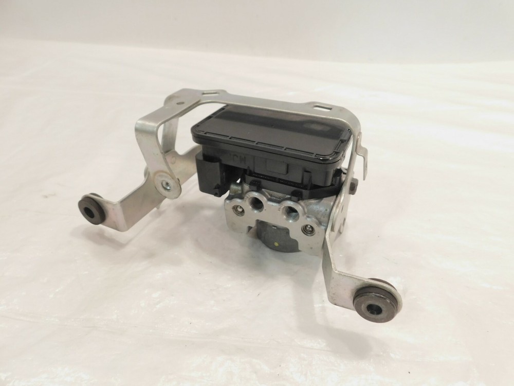 2014 14 Honda CTX700D & CTX700ND ABS Brake Pump Modulator & Bracket Mount