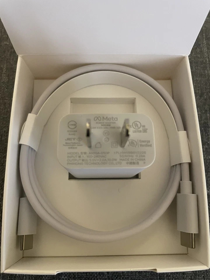 Meta Quest 2 Resident Evil 4 Bundle 128GB VR Headset