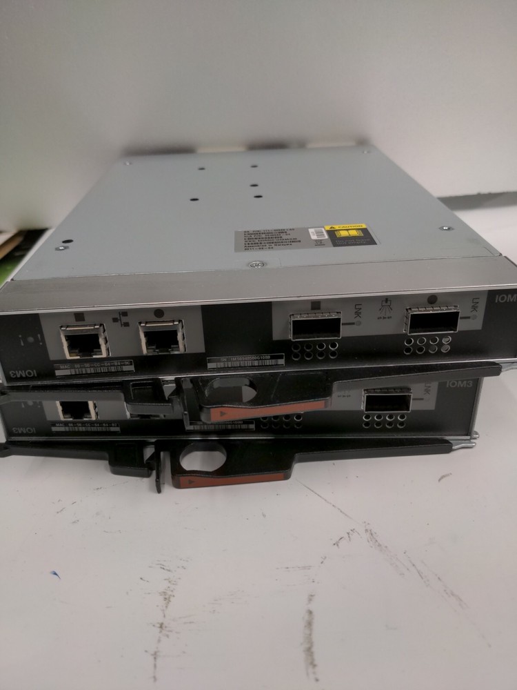 - 2x NetApp IOM3 111-00569+A0 isk Array Controller Modules