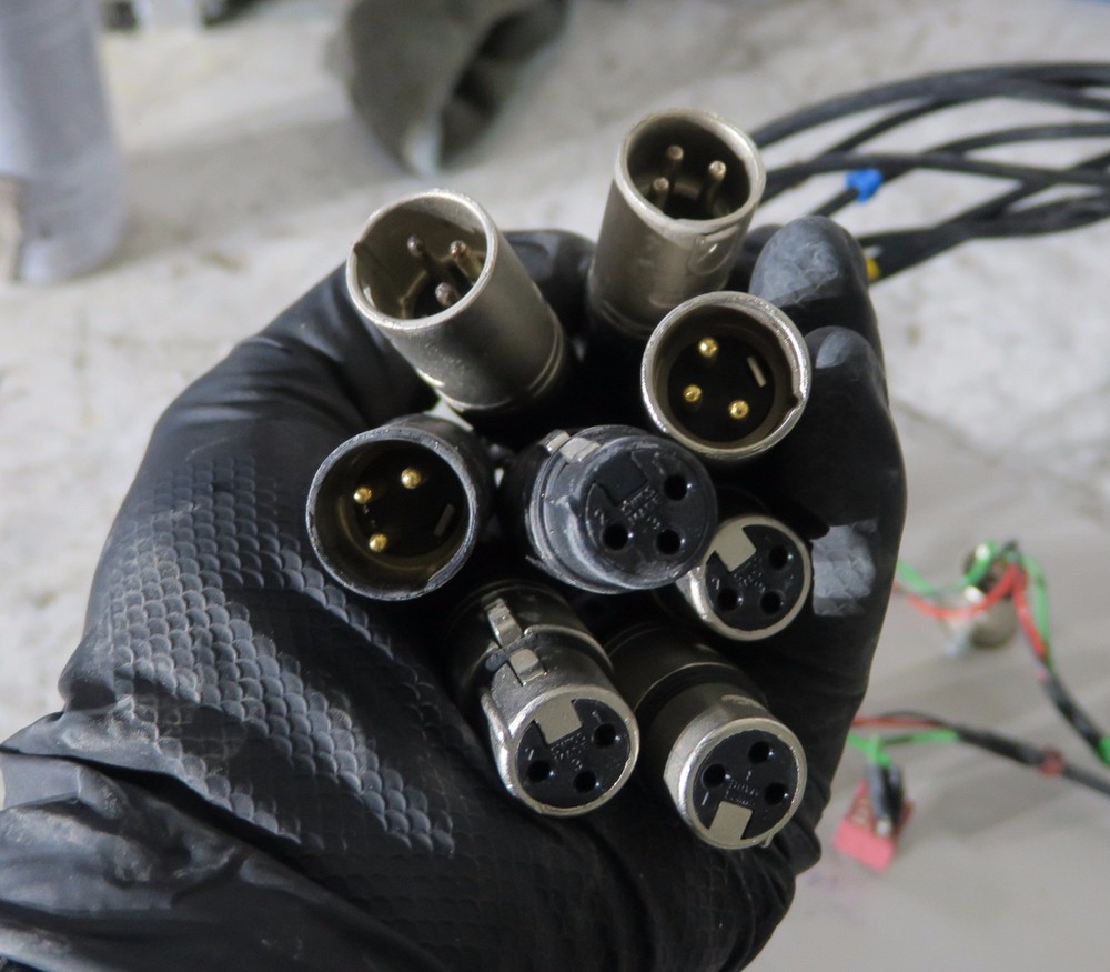 XLR tailboard with cables