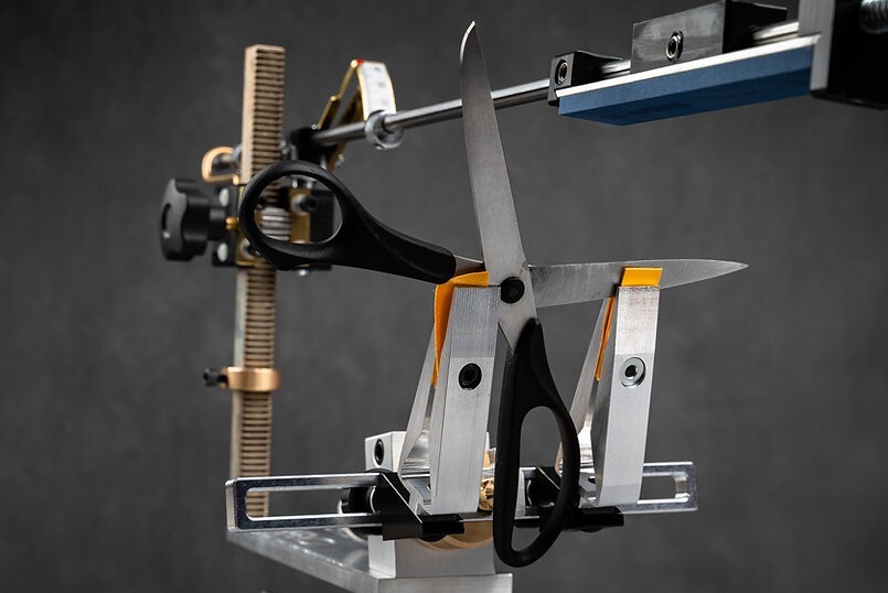 Tool for sharpening scissors