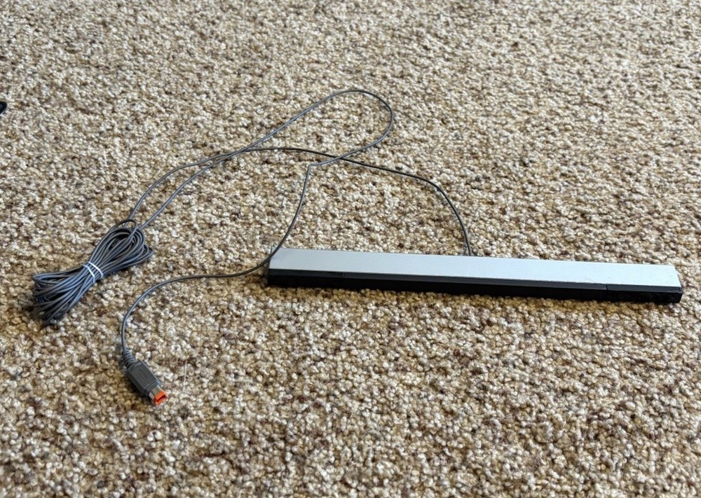 Nintendo RVL014 Original Wii Sensor Bar - Silver