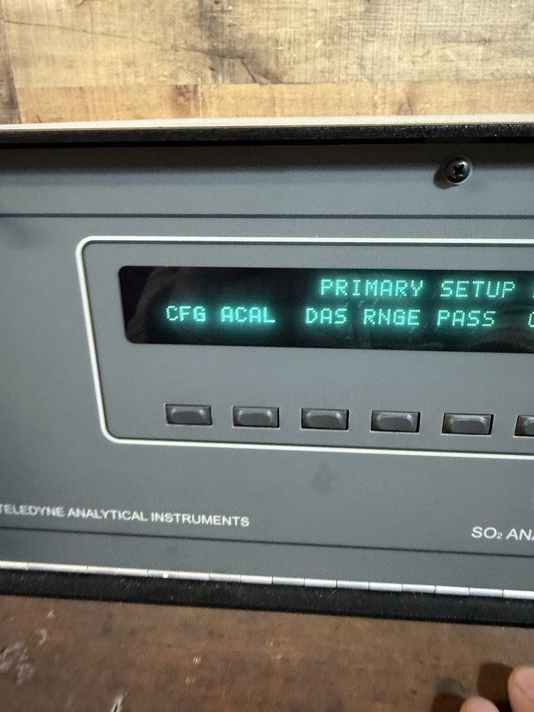 Teledyne Instruments SO2 Analyzer Model 6400E Powers On Untested