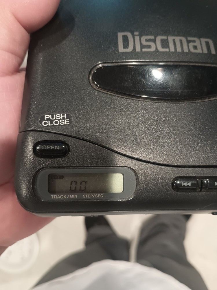 SONY DISCMAN D-11 PERSONAL/PORTABLE (CD)
