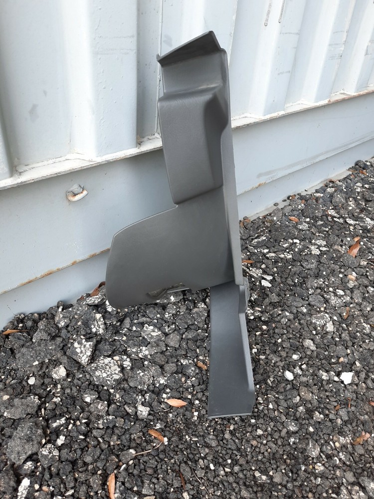 3596982C2 International 4300 Lower Step Panel Passenger Side - OEM - USED
