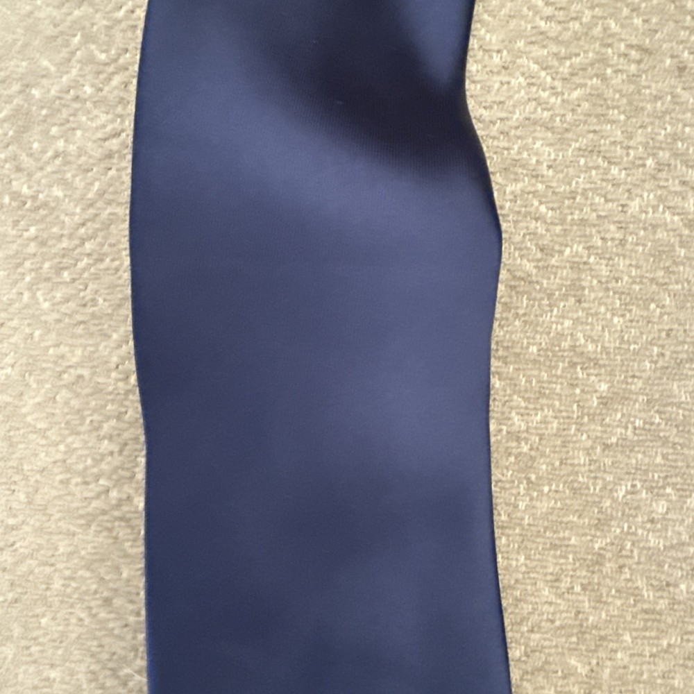 Tie Geoffrey Beene Navy Blue Satin, Solid, Shiny, 2.75”, EUC