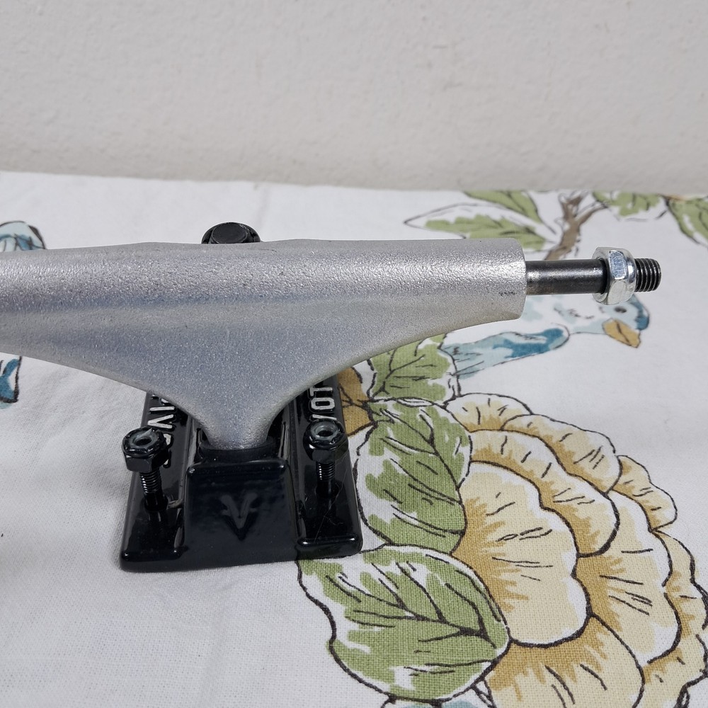 7.75" Pivot Skateboard Trucks Set With Hardware