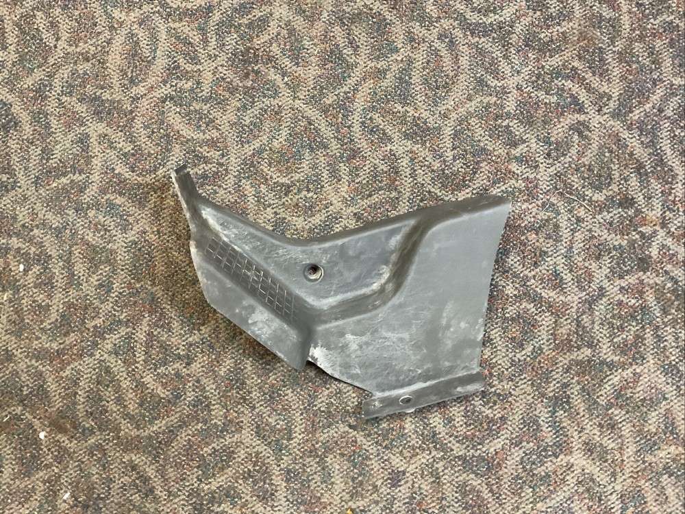 International lower kick panel LH 3596982C4
