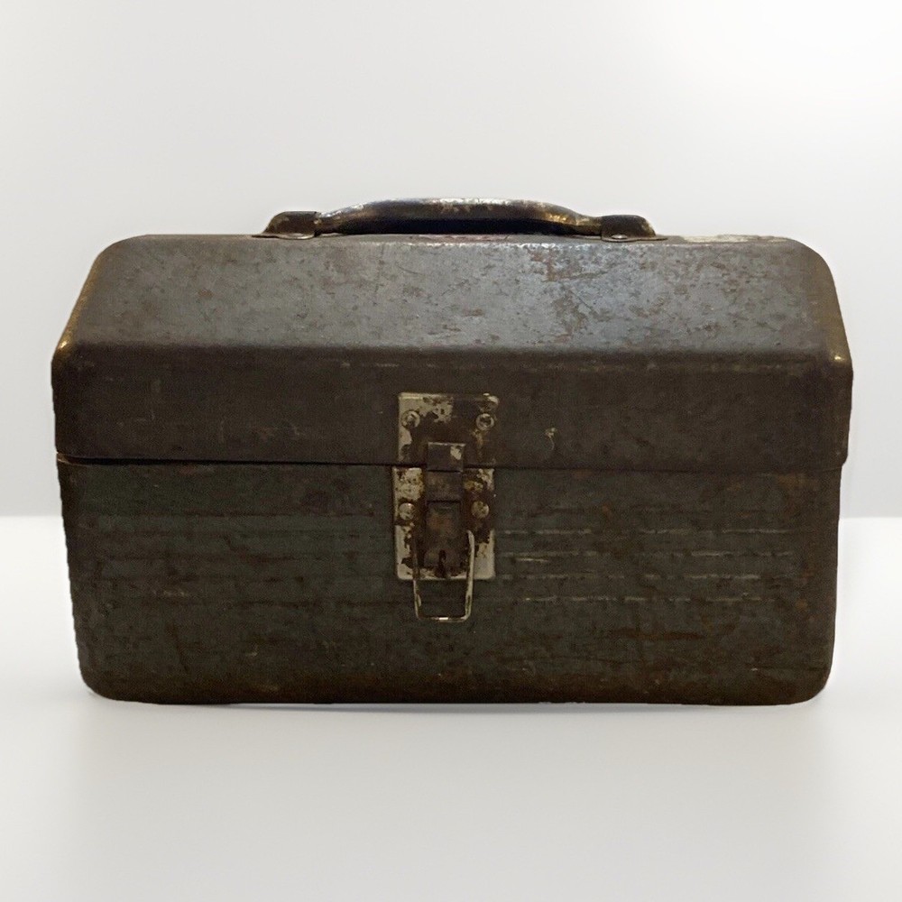 Antique Metal Toolbox/Tacklebox