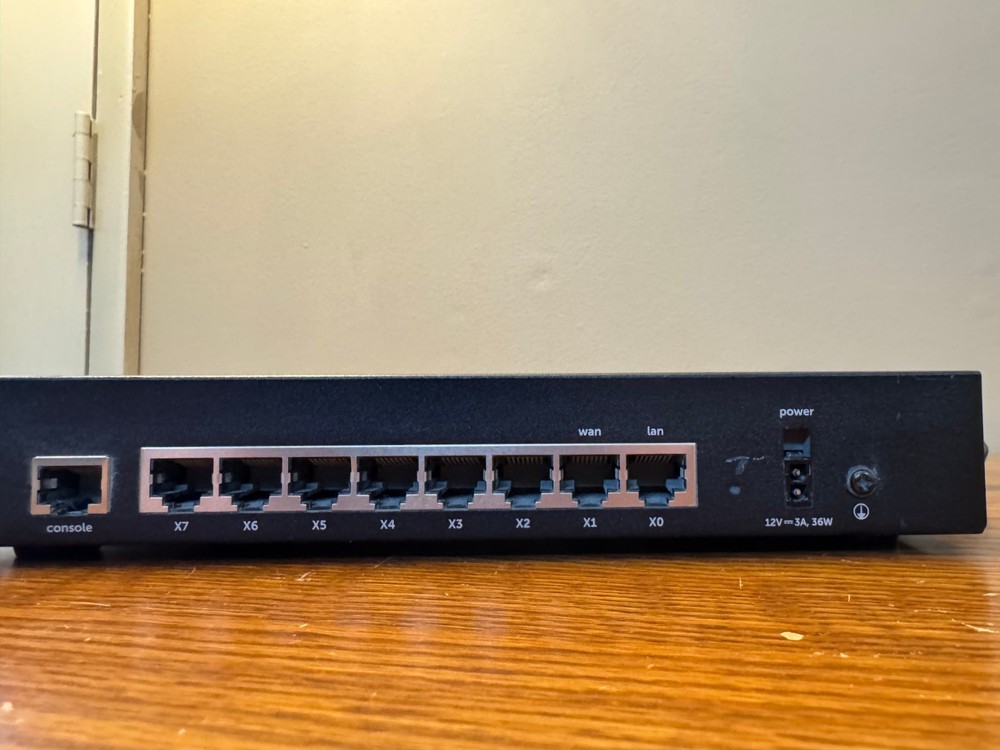 Dell SonicWall TZ500 Network Security Firewall APL29-0B6 with Power Adapter