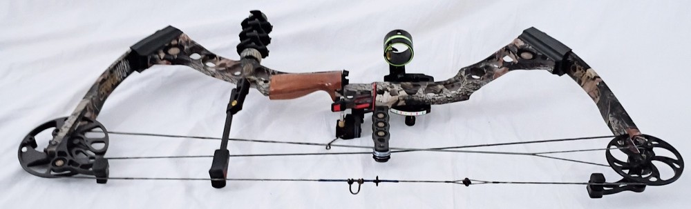 Mathews Switchback XT Compound Bow 27" RH Case Sight Rest Stabilizer Arrows Nice