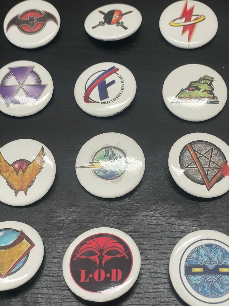 DC FLASHPOINT Promo Pins/Buttons ~ COMPLETE SET of 16 ~