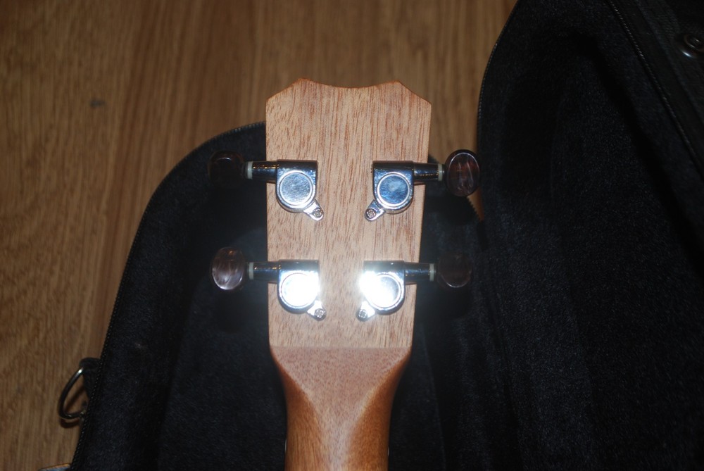 Islander MAT Ukulele With Bag