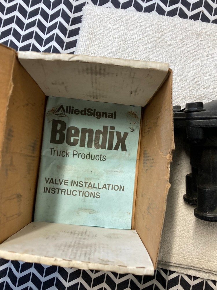Bendix brake relay valve 110139x