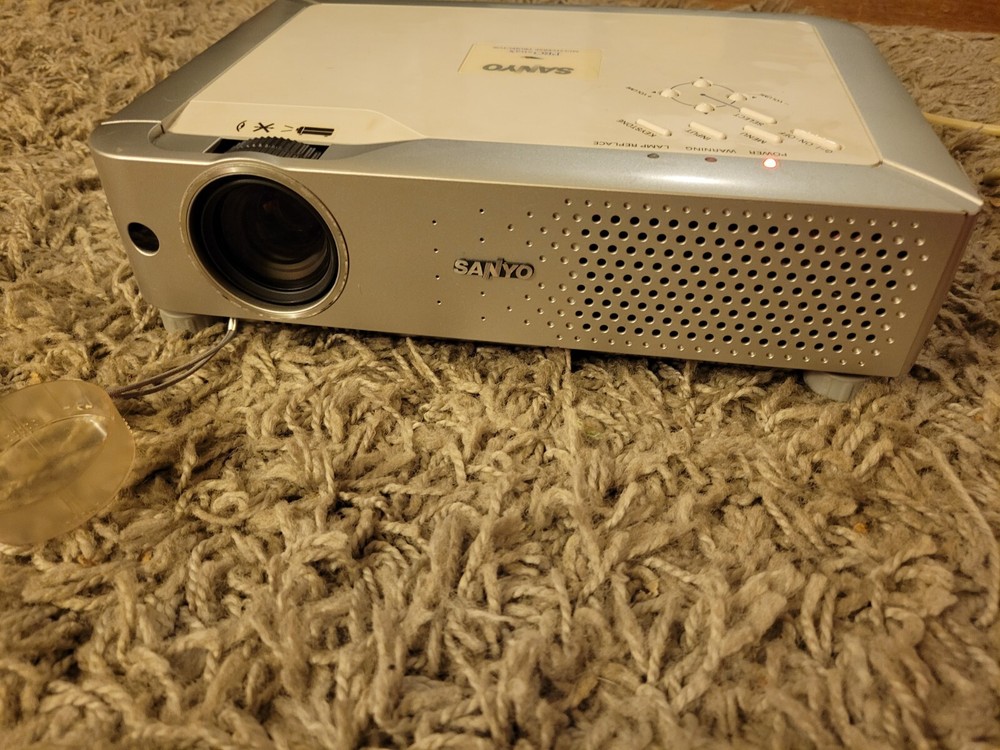 Sanyo PLC-XU73 Pro xtraX Multiverse Projector