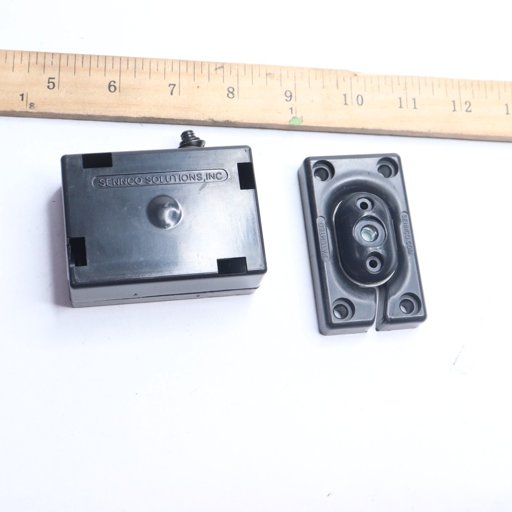 Sennco Solution Inc. Shallow Plug Base Standard Voltages CW6 5070003B