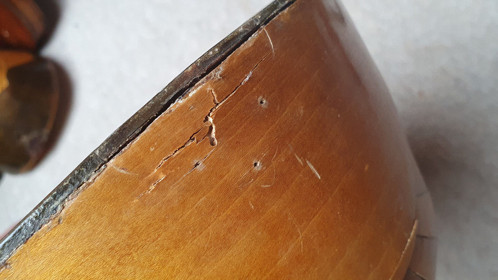 old mandolin, needs repair