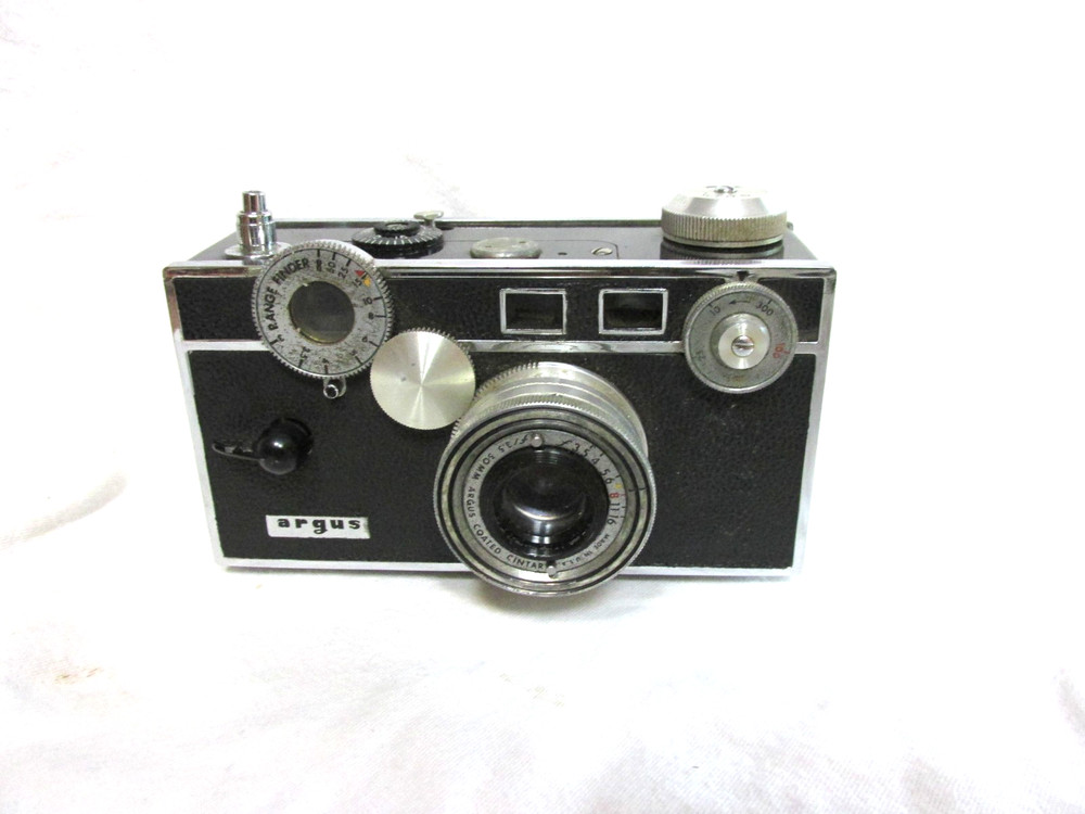 VINTAGE 1950s ARGUS C3 CAMERA  WORKS!!
