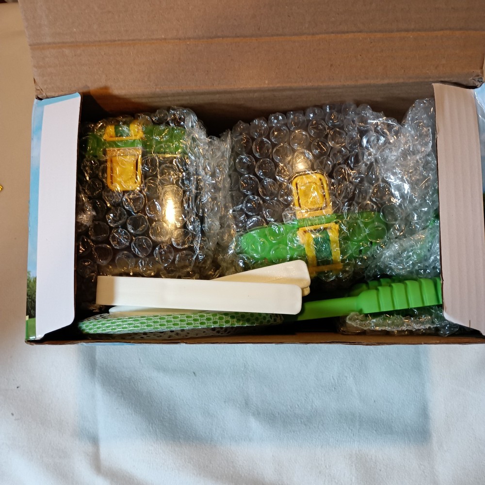 Biubee Bug Catcher for Kids 3+ Box includes 2 Sets 8pcs