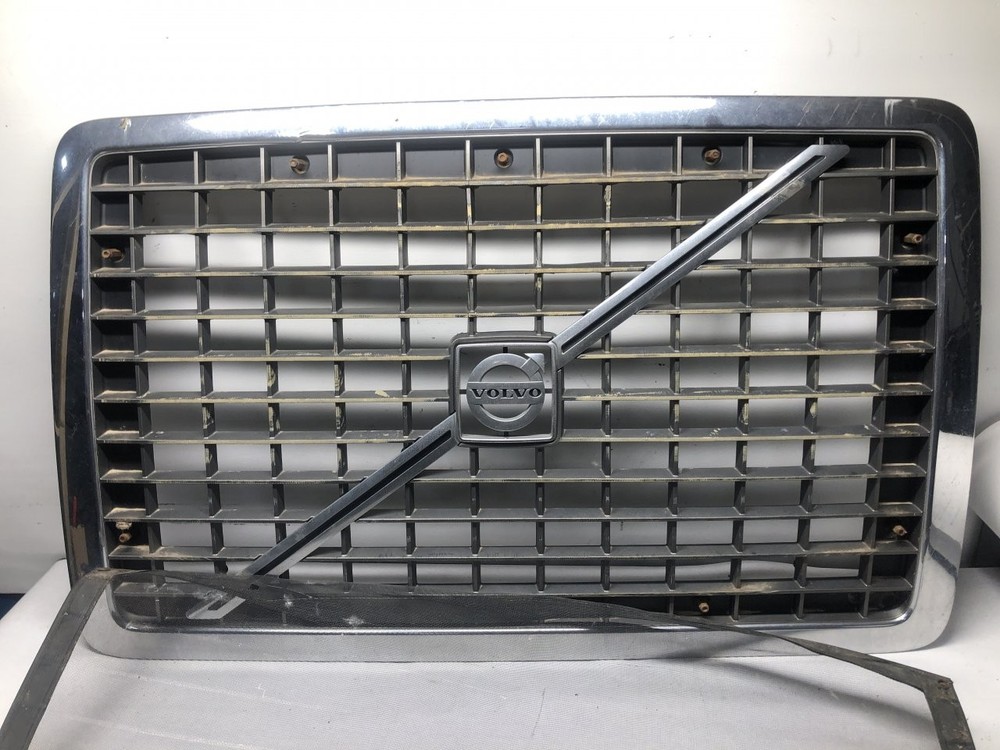 2003-2017 Volvo VNL Grille - Used