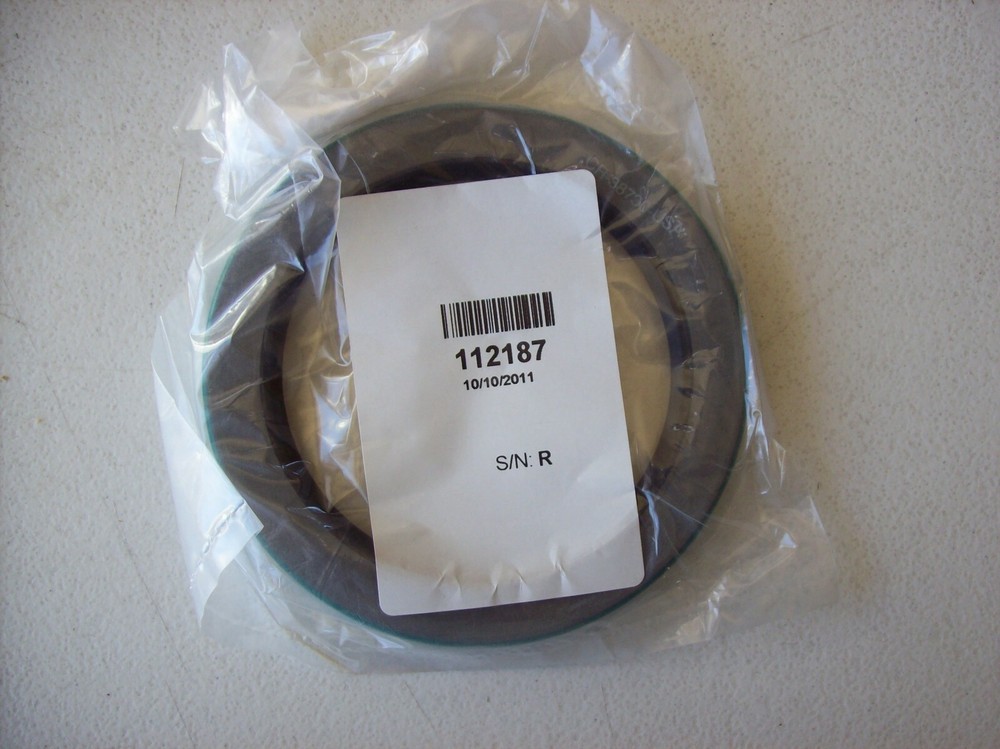 GEHL 112187 Oil Seal