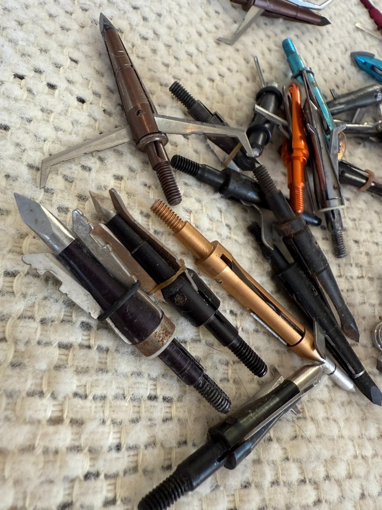 Mechanical Broadhead Lot of 33