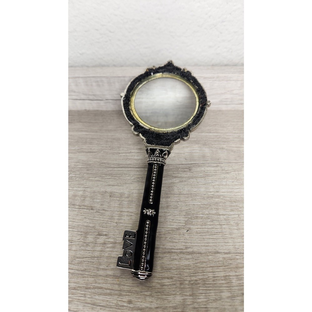 Vintage Magnifying Glass 7'-8'' key shape