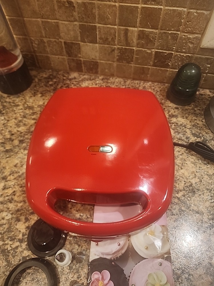 FUN!!! Original Red Babycakes Cupcake Maker CC-96RD