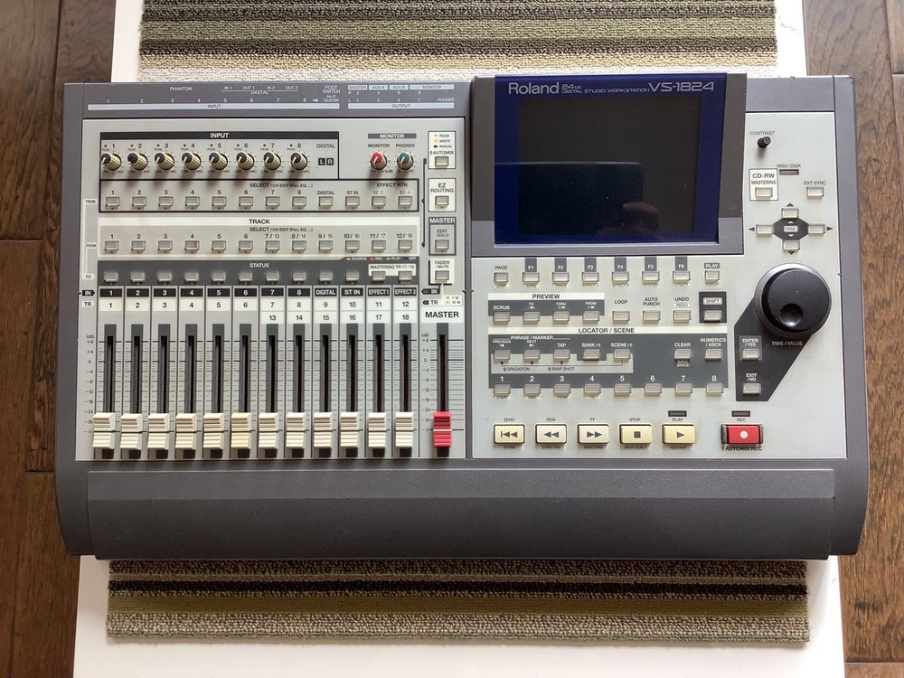 Roland VS-1824CD Digital Studio Workstation (with built-in CD-RW)