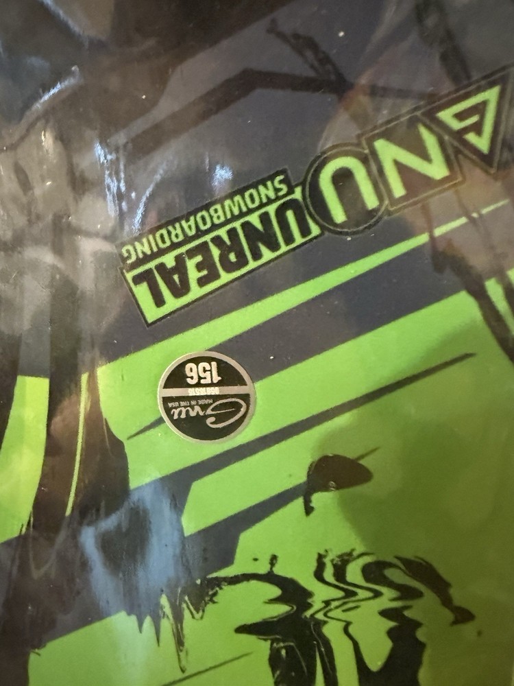 GNU Unreal Snowboarding 156 cm Snowboard Black Green 2x4 Mount Pattern