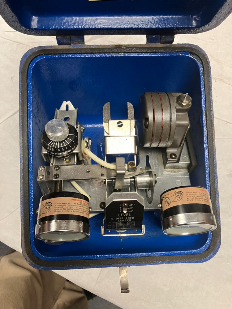 Magnetrol APM-W251-PAB Modulevel 250PSI APM Liquid Level Control, AS IS UNTESTED