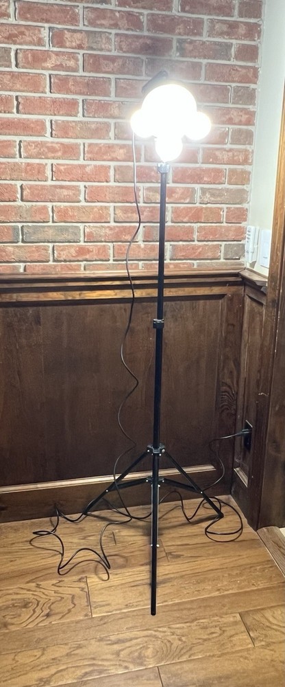 Two Lightweight Tripod Stand with 5 separate lights