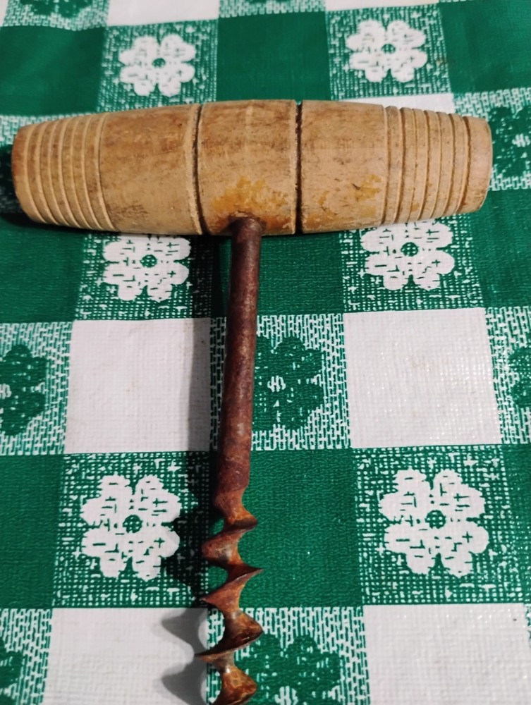 ANTIQUE 18TH CENTURY CORKSCREW HAND TURNED HANDLE