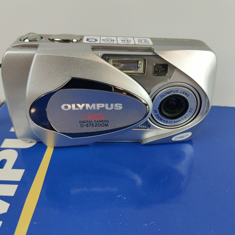 Olympus D-575 Compact Digital Camera Silver Tested Boxed plus memory card