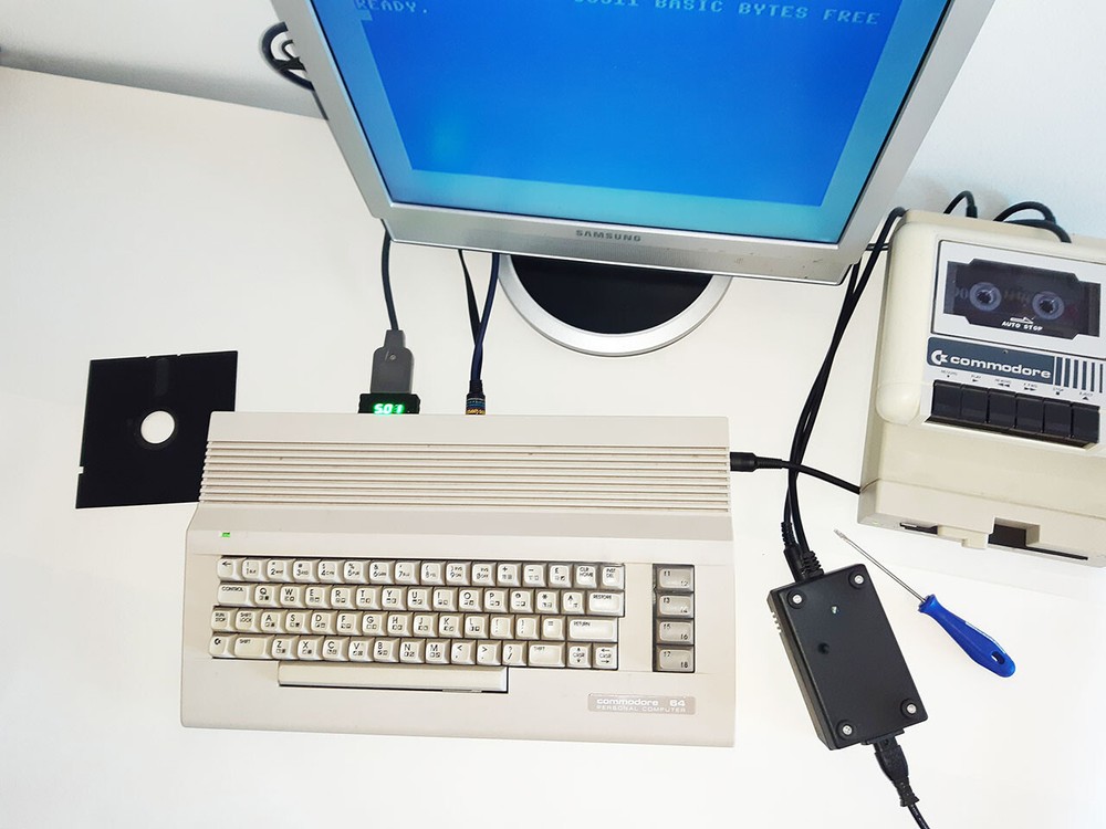 Commodore C64 voltmeter. C64, C128 & VIC-20 computers compatible. Adjustable!